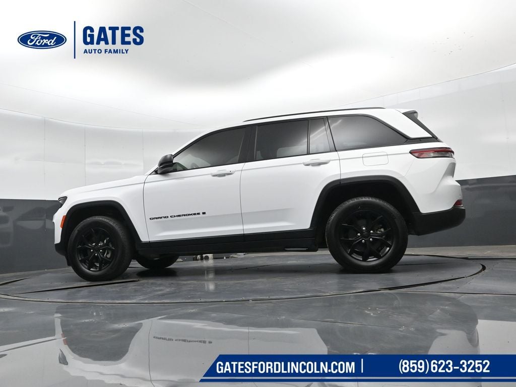2025 Jeep Grand Cherokee Laredo