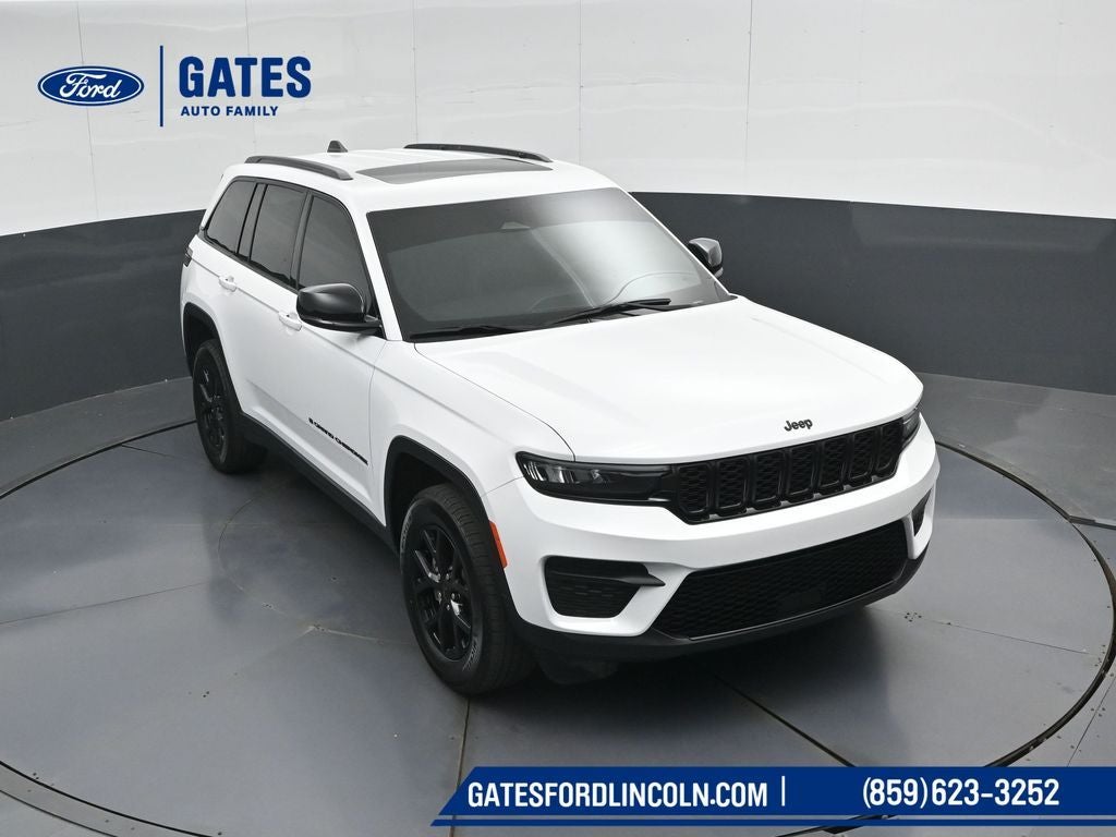 2025 Jeep Grand Cherokee Laredo
