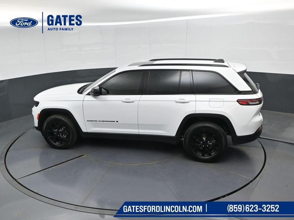2025 Jeep Grand Cherokee Laredo