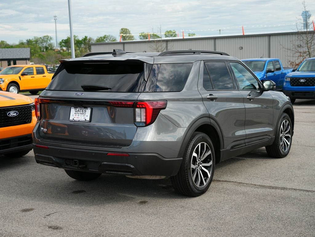 2025 Ford Explorer ST-Line