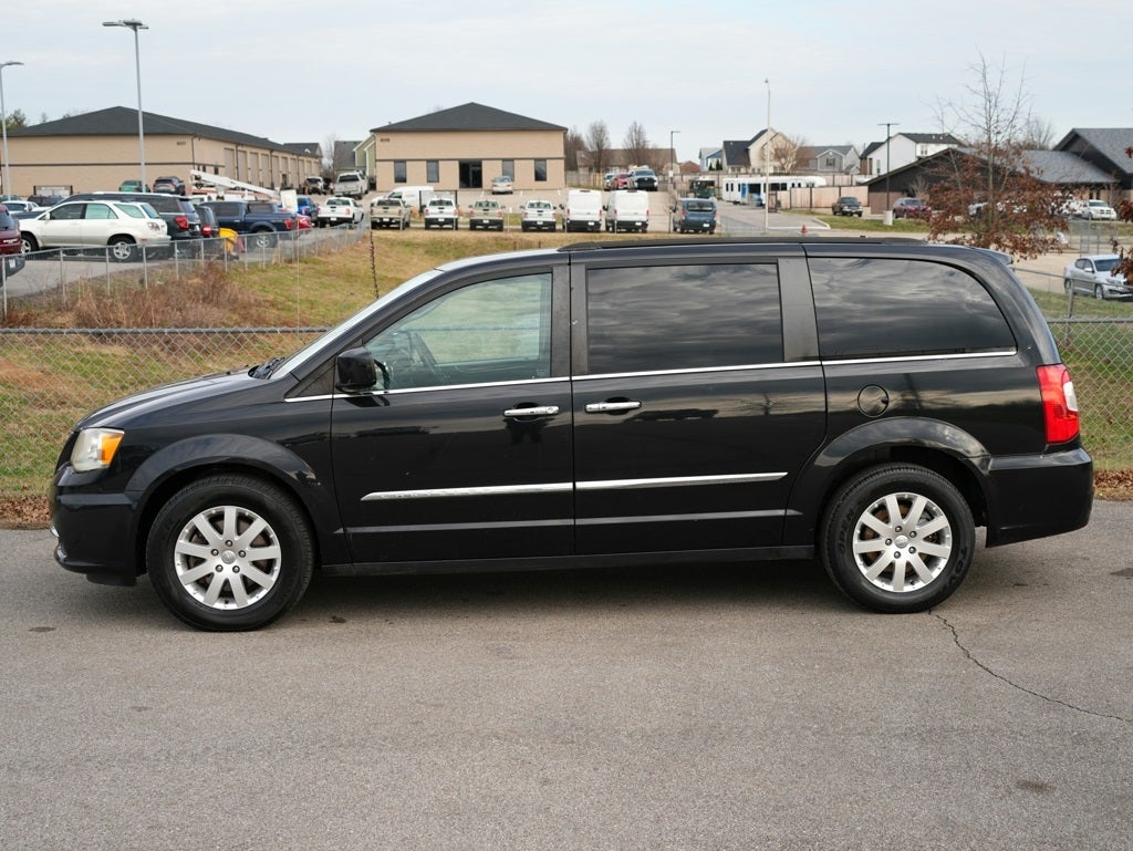 2016 Chrysler Town & Country Touring