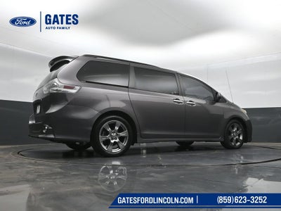 2014 Toyota Sienna SE 8 Passenger