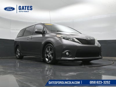 2014 Toyota Sienna SE 8 Passenger