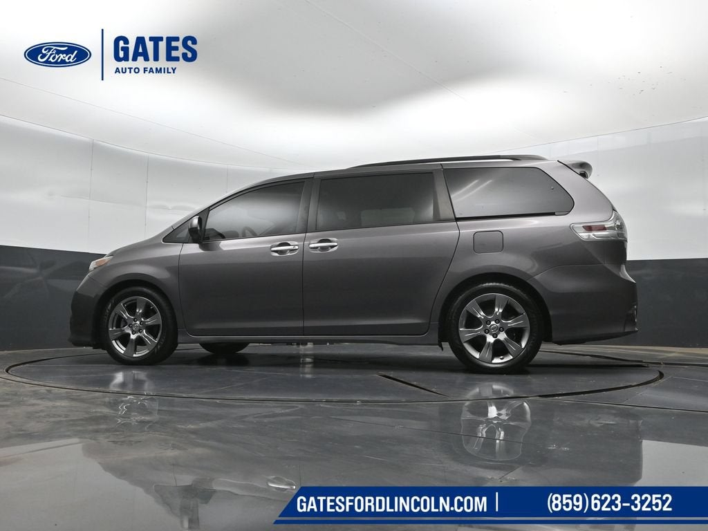 2014 Toyota Sienna SE 8 Passenger
