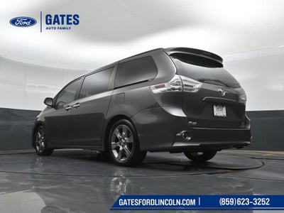 2014 Toyota Sienna SE 8 Passenger