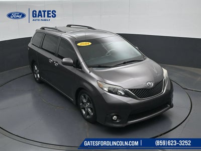 2014 Toyota Sienna SE 8 Passenger
