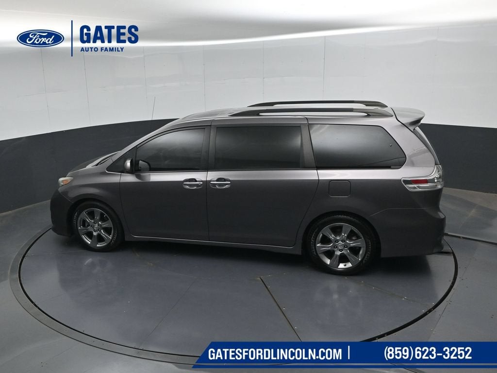 2014 Toyota Sienna SE 8 Passenger