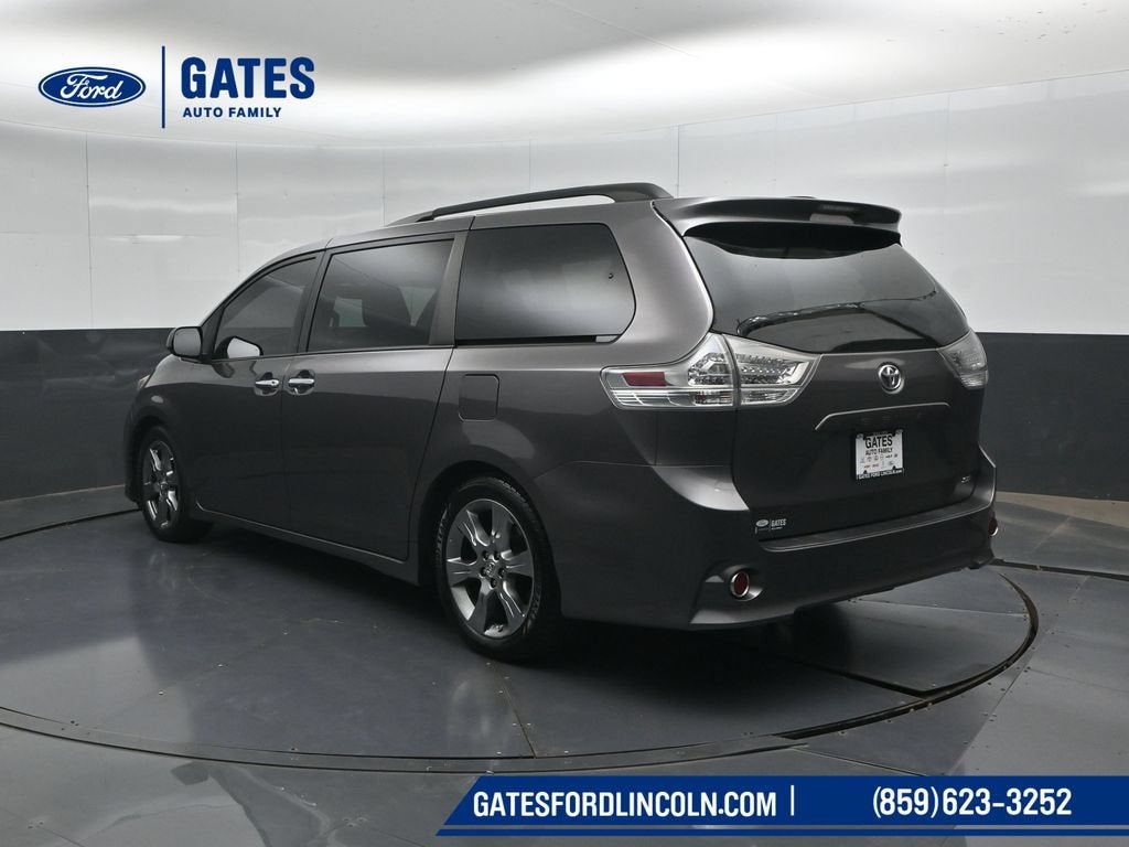 2014 Toyota Sienna SE 8 Passenger