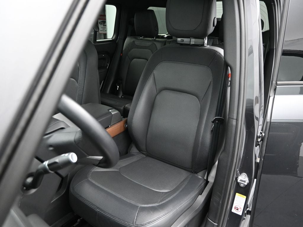 2023 Land Rover Defender 130 X-Dynamic SE