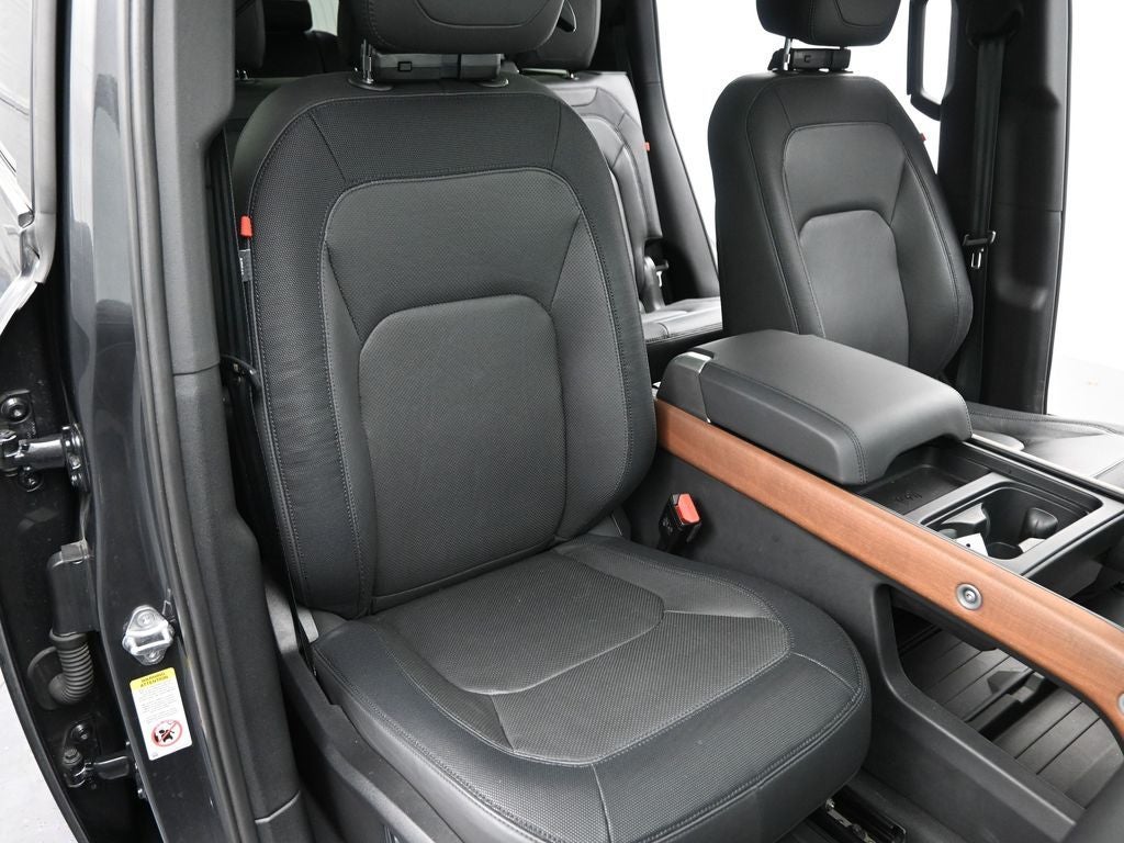 2023 Land Rover Defender 130 X-Dynamic SE