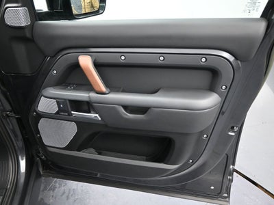 2023 Land Rover Defender 130 X-Dynamic SE