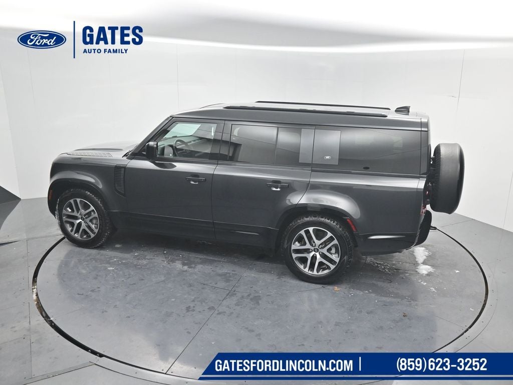 2023 Land Rover Defender 130 X-Dynamic SE