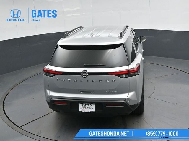 2023 Nissan Pathfinder SV