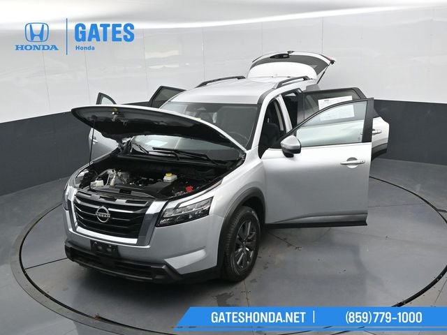 2023 Nissan Pathfinder SV