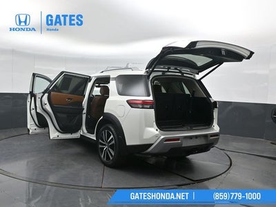 2023 Nissan Pathfinder Platinum