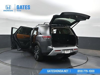 2023 Nissan Pathfinder Platinum
