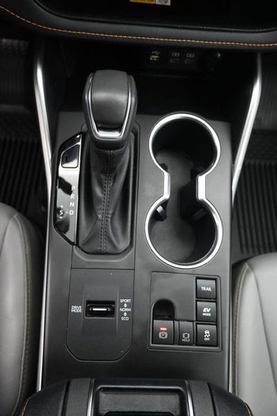 2023 Toyota Highlander Hybrid Bronze Edition