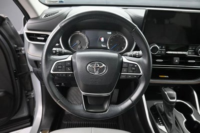 2023 Toyota Highlander Hybrid Bronze Edition
