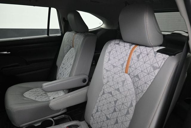 2023 Toyota Highlander Hybrid Bronze Edition