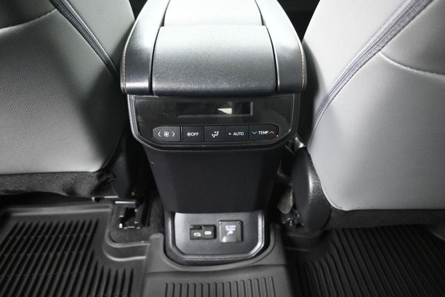 2023 Toyota Highlander Hybrid Bronze Edition