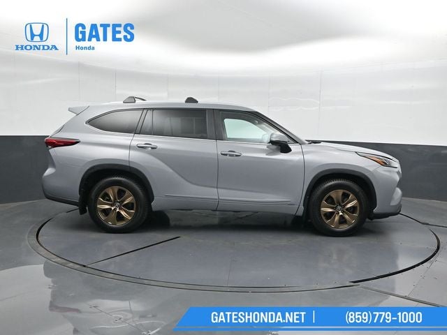 2023 Toyota Highlander Hybrid Bronze Edition
