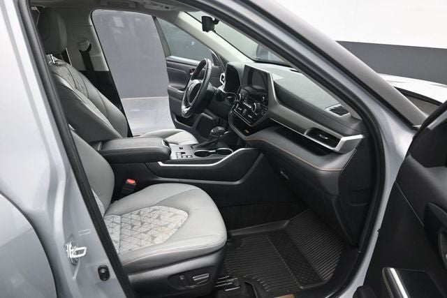 2023 Toyota Highlander Hybrid Bronze Edition