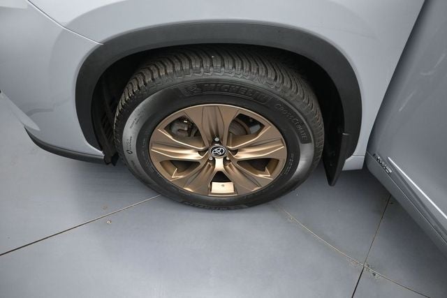2023 Toyota Highlander Hybrid Bronze Edition
