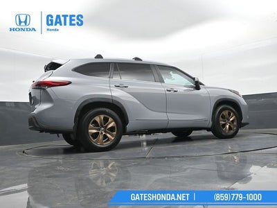 2023 Toyota Highlander Hybrid Bronze Edition