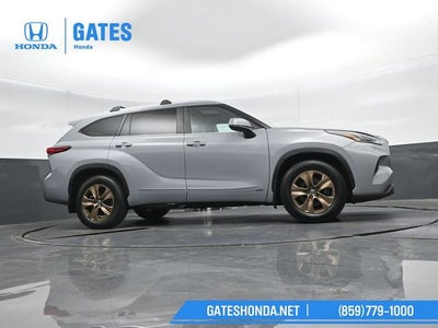2023 Toyota Highlander Hybrid Bronze Edition