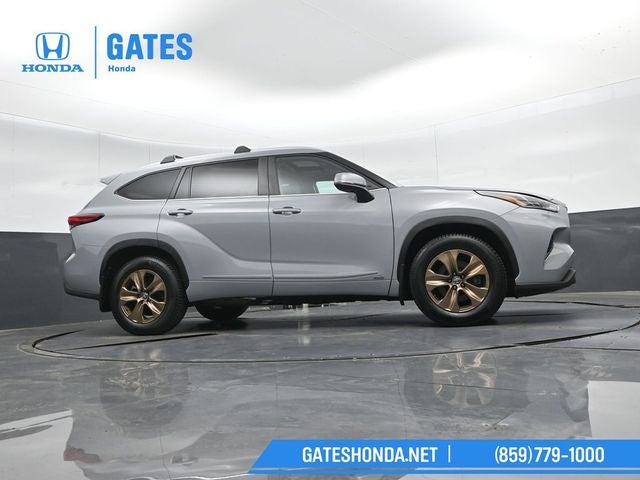 2023 Toyota Highlander Hybrid Bronze Edition