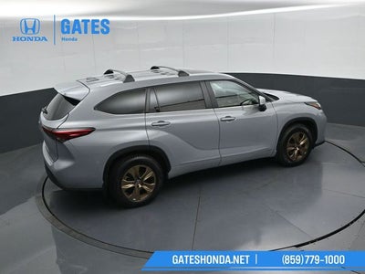 2023 Toyota Highlander Hybrid Bronze Edition