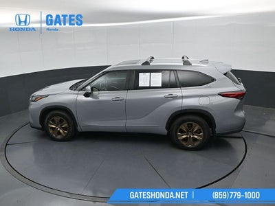2023 Toyota Highlander Hybrid Bronze Edition
