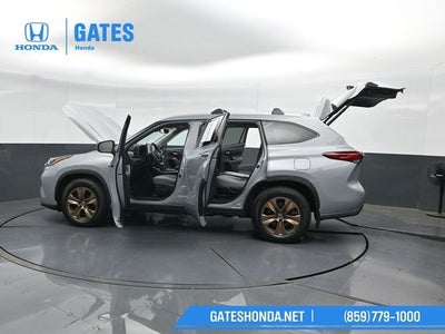 2023 Toyota Highlander Hybrid Bronze Edition