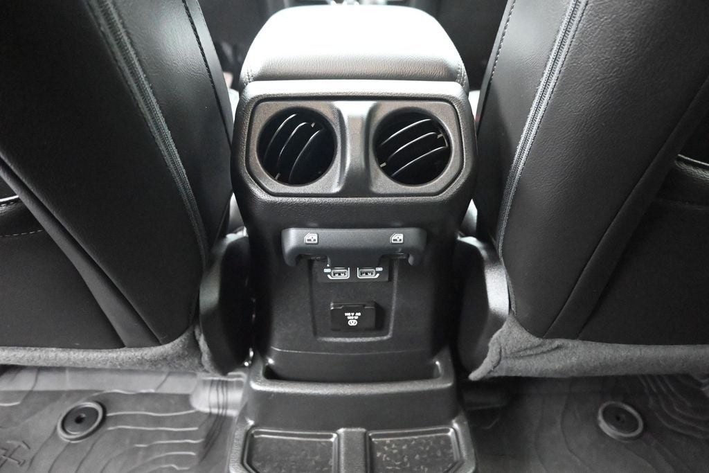 2022 Jeep Wrangler Unlimited Sahara Altitude
