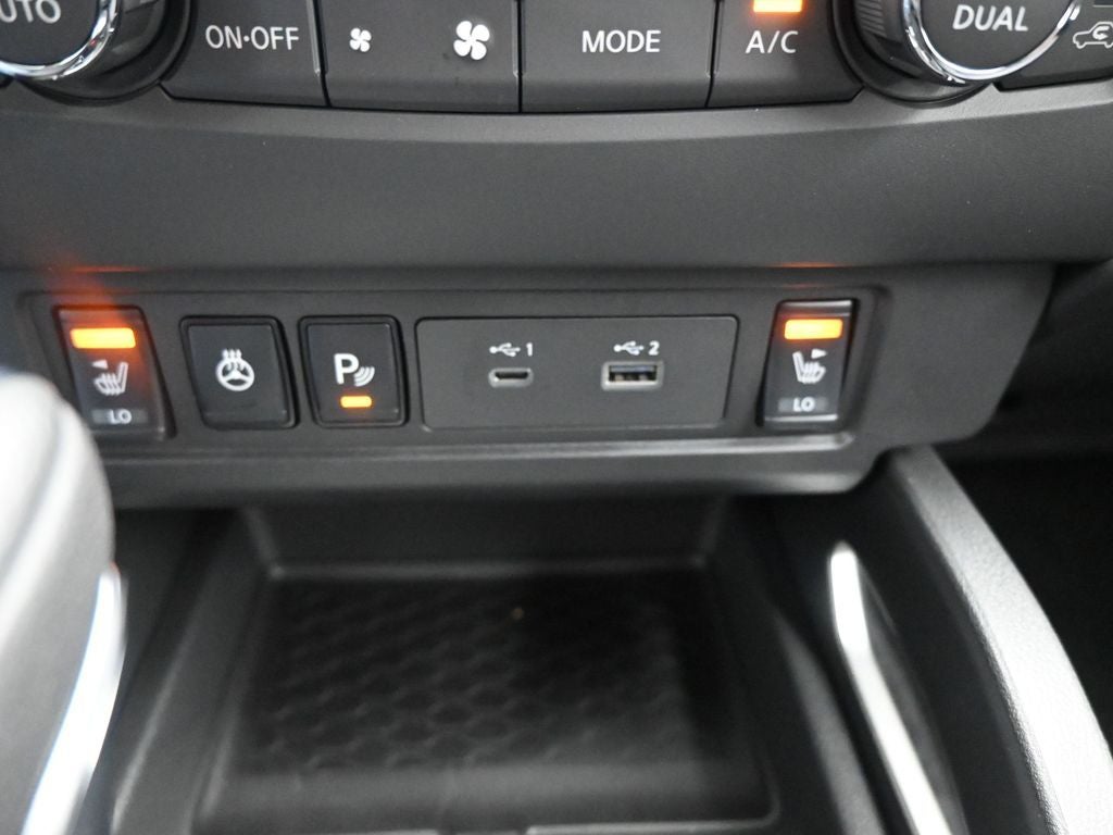 2025 Nissan Frontier SV