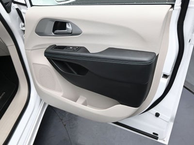 2017 Chrysler Pacifica Hybrid Touring Plus