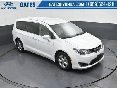 2017 Chrysler Pacifica Hybrid Touring Plus