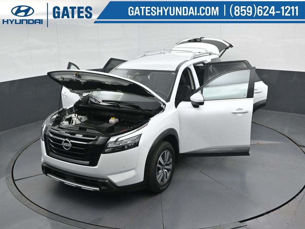 2025 Nissan Pathfinder SL