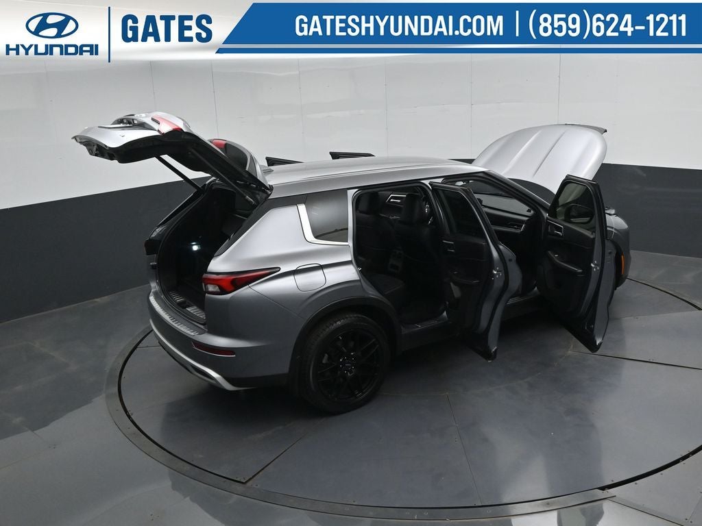 2022 Mitsubishi Outlander SE