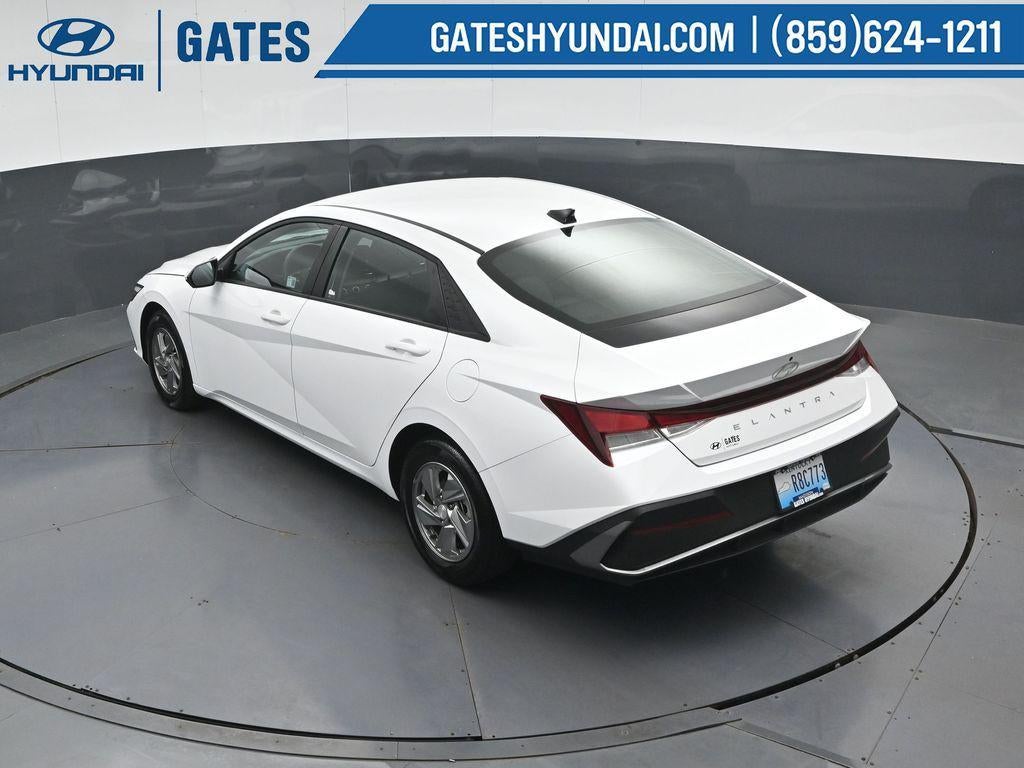 2025 Hyundai Elantra SE