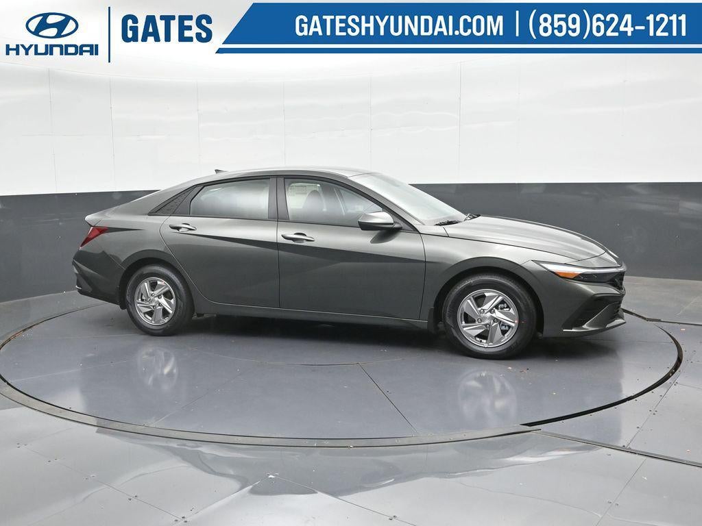 2025 Hyundai Elantra SE Active SRC