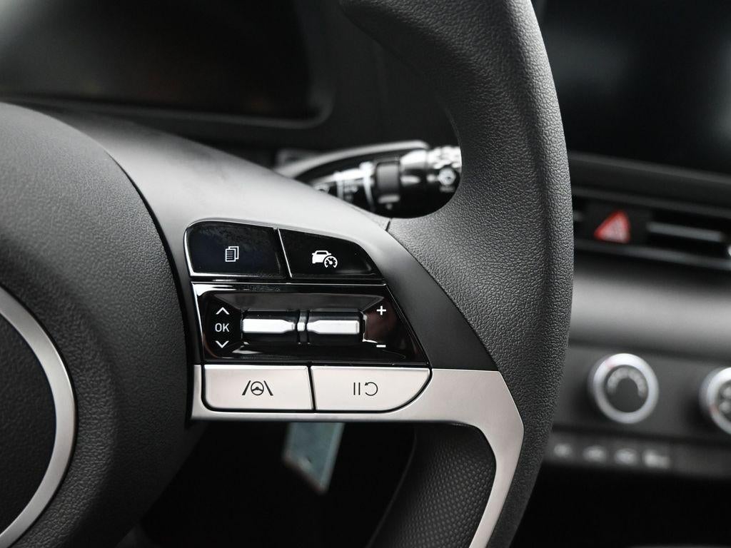 2025 Hyundai Elantra SE Active SRC