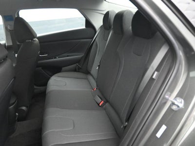 2025 Hyundai Elantra SE Active SRC