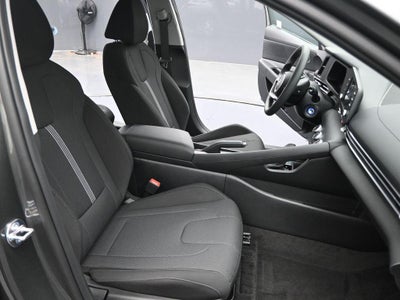 2025 Hyundai Elantra SE Active SRC