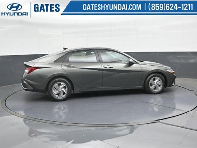 2025 Hyundai Elantra SE Active SRC