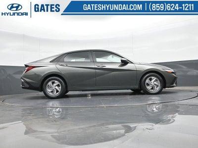 2025 Hyundai Elantra SE Active SRC