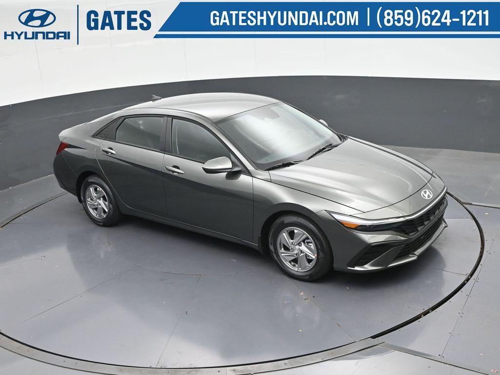 2025 Hyundai Elantra SE Active SRC