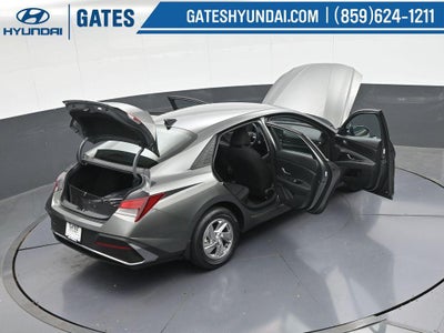 2025 Hyundai Elantra SE Active SRC