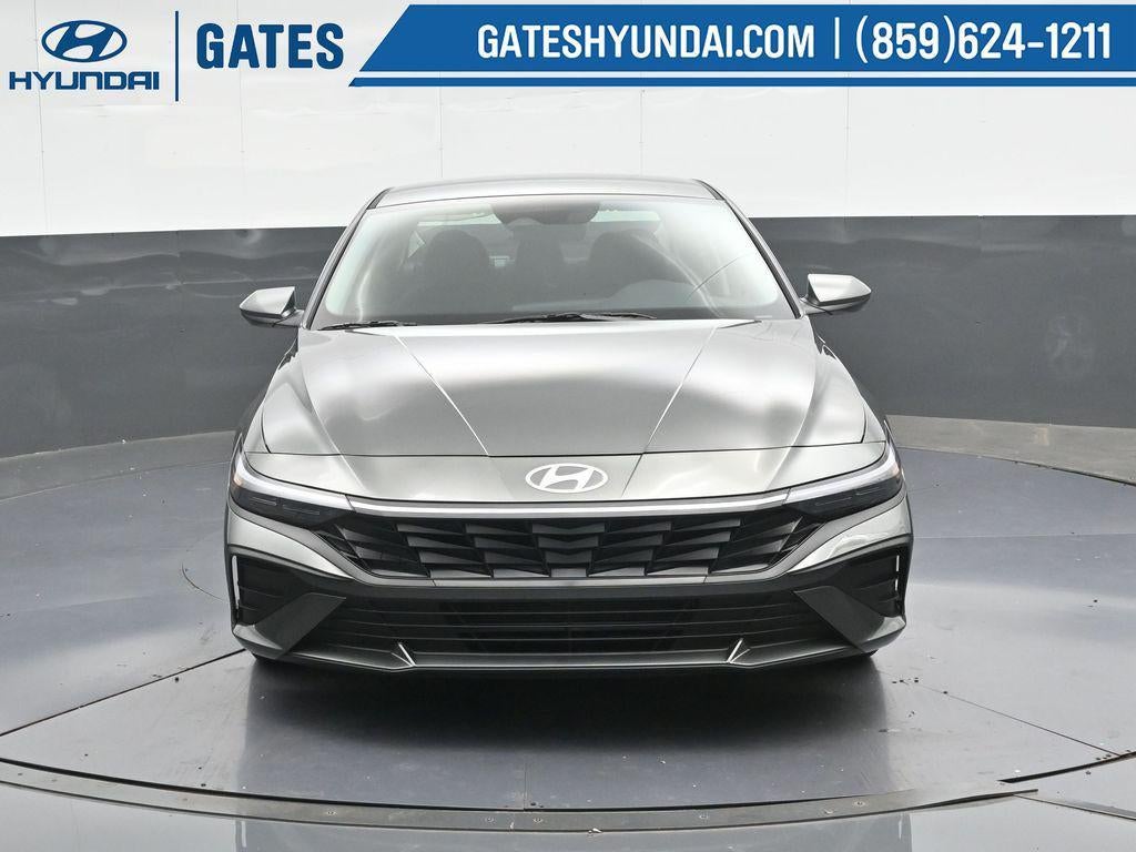 2025 Hyundai Elantra SE Active SRC