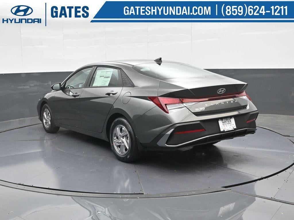 2025 Hyundai Elantra SE Active SRC